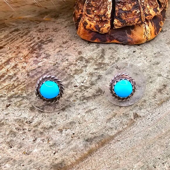 Native America Turquoise Sterling Stamped Ear Stud - Picture 7 of 8